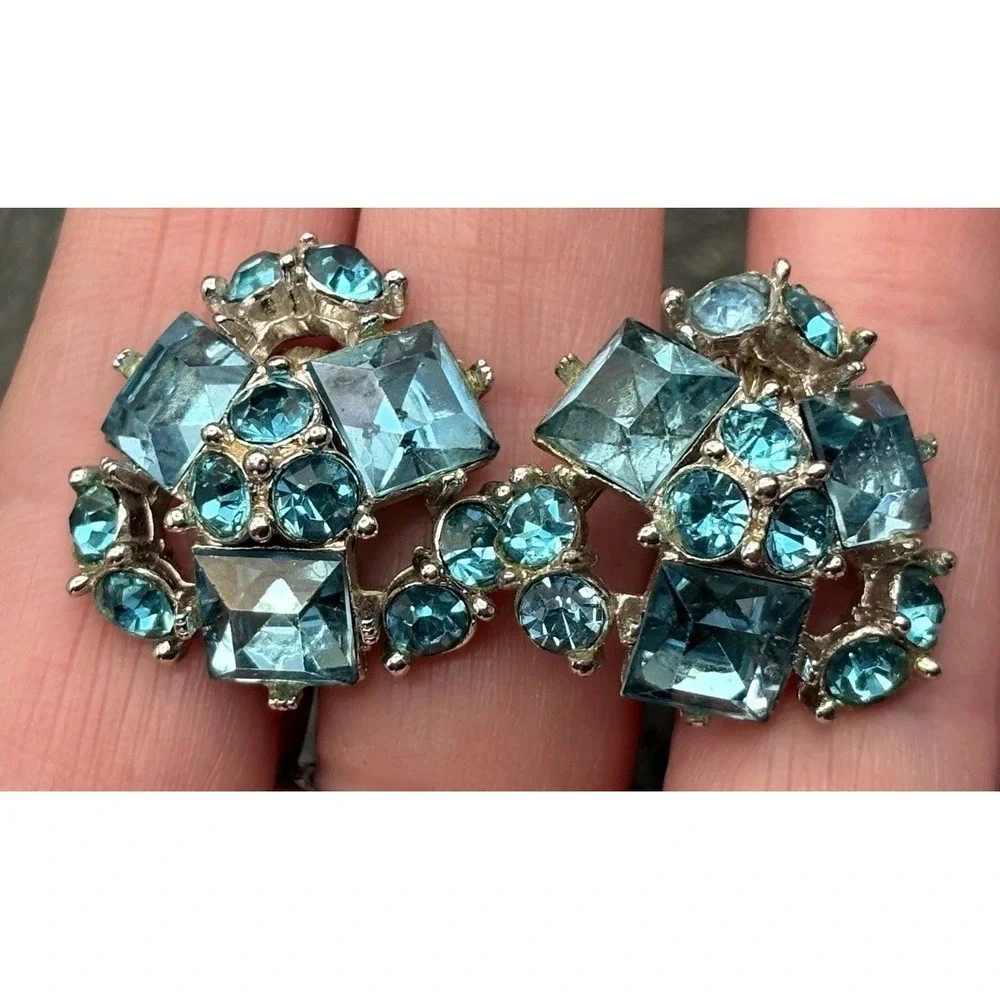 Vintage Beautiful Blue Rhinestone Cluster Silver Tone Clip On Earrings